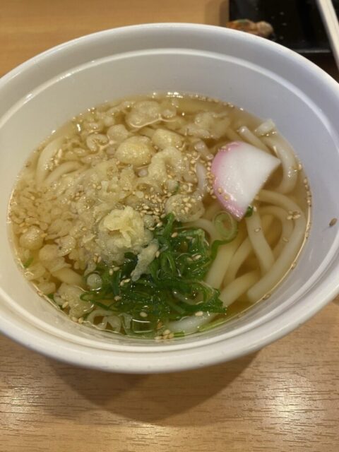 平日限定販売のかけうどんです。お腹にも財布にもやさしい